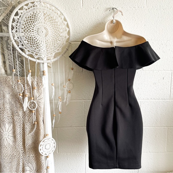 Guess Black V-Neck Ruffle Off Shoulder Mini Dress - Picture 2 of 13